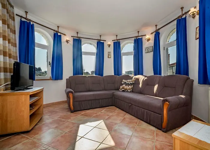 Hilde Blue-3 By Interhome 메덜린